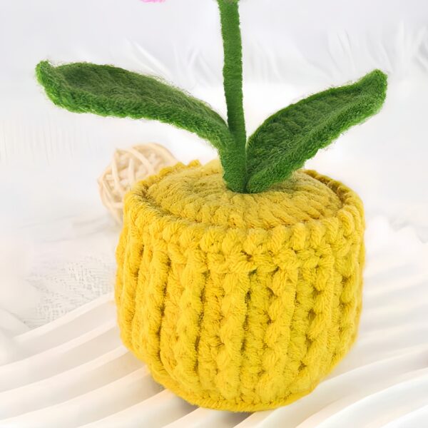 Red carnation flowers, hand-crocheted flower ornaments, hand-crocheted flowerpots, large-sized home decoration ornaments, desktop ornaments, artworks, and excellent gifts