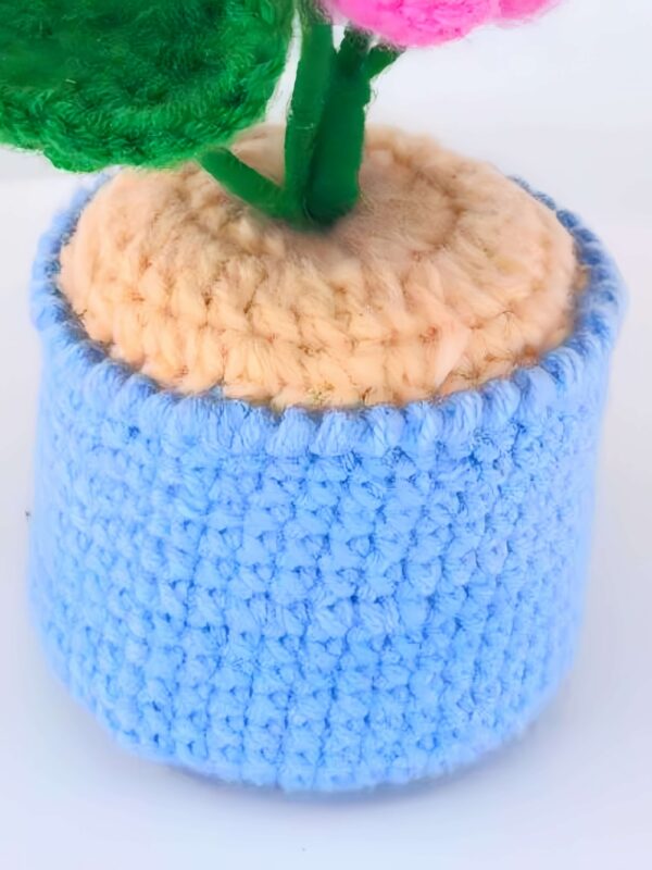 Hand-crocheted wool lotus and lotus leaf ornaments, crocheted wool artificial plants, hand-crocheted flowers, suitable for home rooms, dining tables, office decorations and birthday gifts for family and friends on anniversaries