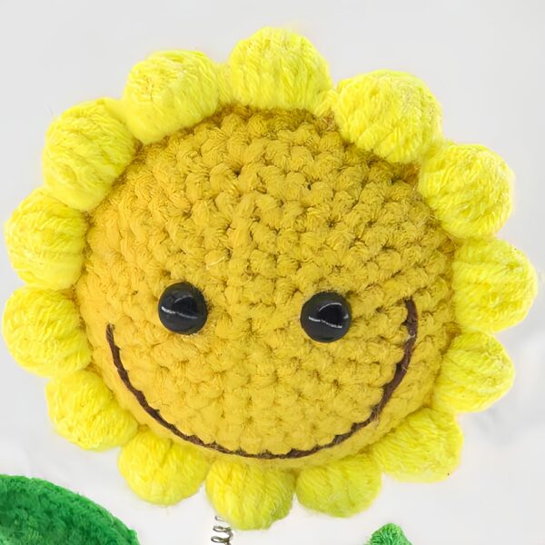 Sunflower shaking head knitted ornament, pink flowerpot knitted crochet, sunflower potted plant, sunflower is a handmade flower suitable for friends, students, family and loved ones, home office decoration, car decoration.