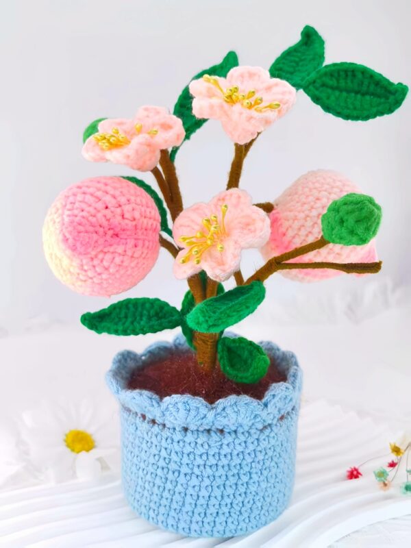 Crocheted peach bouquet strap, 7-inch (about 17.8 cm), knitted artificial pink hand-woven flower strap, exquisite flowerpot, suitable for women's birthday gifts, home office decoration (pink)