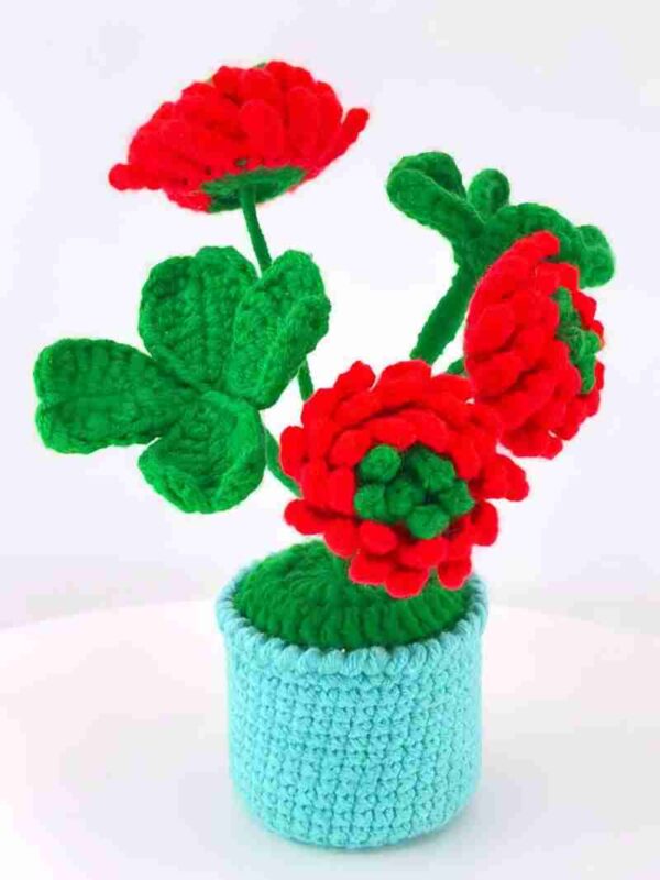 Beautiful and noble red hand-crocheted flowers, hand-crocheted flowerpots, knitted flower plants, Kawaii hand-crocheted flowers, small potted artificial flower plants, desktop home car dashboard decoration