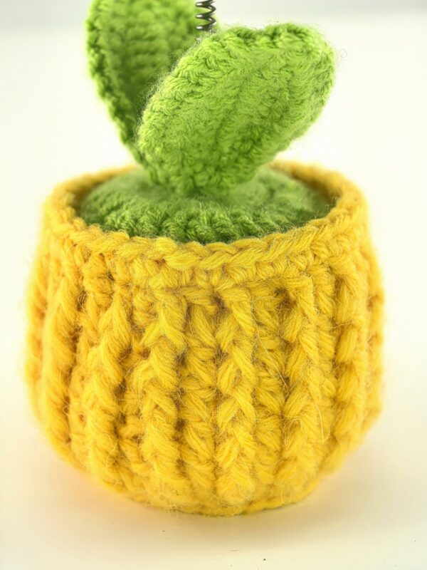 Pink Carnation Unique crochet flower plants Potted Creative Office Desktop Knitted Handmade Wool Yarn Finished Products Car Room Decoration