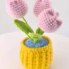 Hand-crocheted tulip ornaments, artificial tulips hand-woven flowers, suitable for home and office decoration, and as birthday gifts for family and friends on their anniversaries