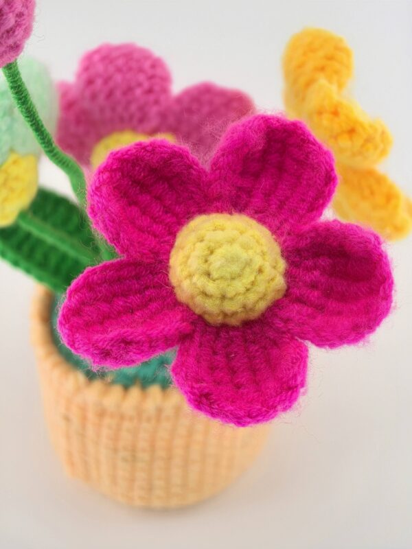 Crochet flowers, small potted knitted flowers suitable for car instrument panels, cute car crochet center console decoration, handcrafted traditional home decoration (pink and red)