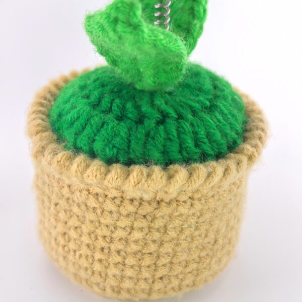 Hand-knitted wool crocheted products, little white rabbit hand-crocheted products, decorative items, crochet flowers, artificial sunflowers, suitable for office desk, car dashboard decoration, inspiring gifts, women's hand-knitted flowers, birthday and Christmas parties, home decoration