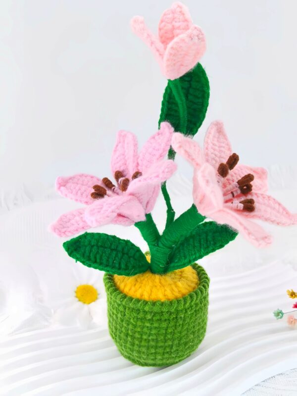 High-end knitted hand-crocheted potted flower cotton DIY artificial plants, long-lasting home decoration, suitable for birthdays, weddings, friends and family.