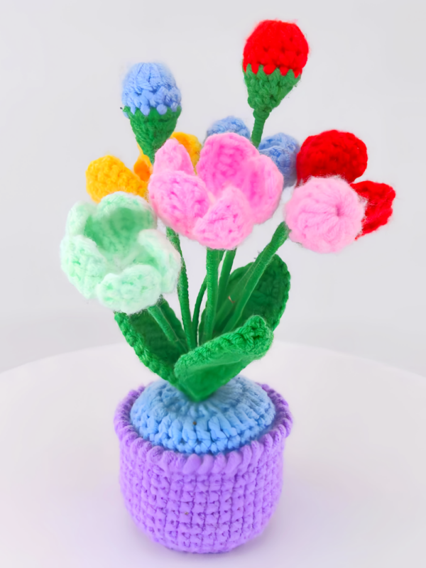 Artificial plant crochet hand-woven flowers are suitable for home rooms, dining tables, office decorations, and birthday gifts for family and friends on their anniversaries