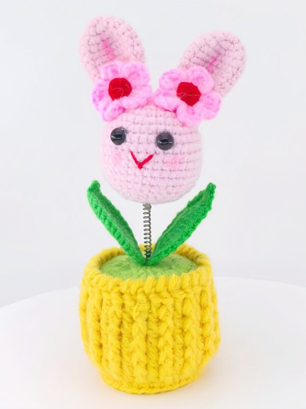 Hand-knitted wool crocheted products, little white rabbit hand-crocheted products, decorative items, crochet flowers, artificial sunflowers, suitable for office desk, car dashboard decoration, inspiring gifts, women's hand-knitted flowers, birthday and Christmas parties, home decoration