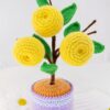 Yellow peach hand-crocheted flower desktop ornament, high-end home hand-knitted wool decoration, gift for family and friends, home wedding desk and coffee shop decoration