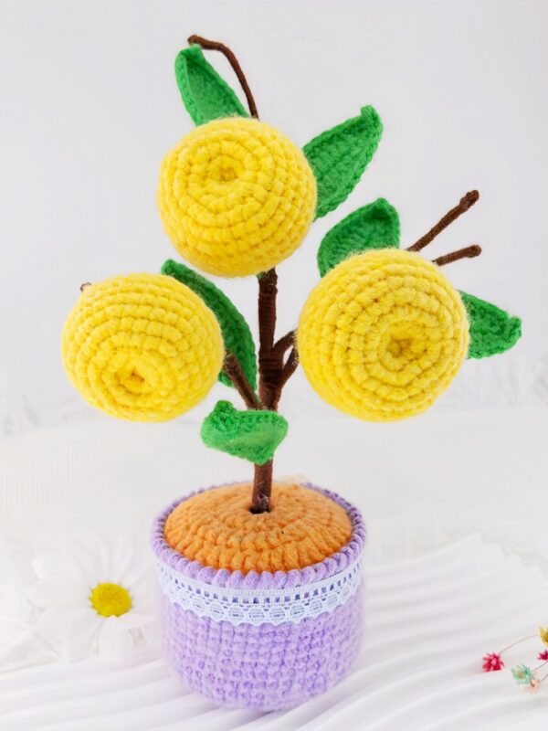 Yellow peach hand-crocheted flower desktop ornament, high-end home hand-knitted wool decoration, gift for family and friends, home wedding desk and coffee shop decoration