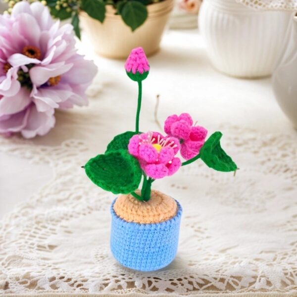 Hand-crocheted wool lotus and lotus leaf ornaments, crocheted wool artificial plants, hand-crocheted flowers, suitable for home rooms, dining tables, office decorations and birthday gifts for family and friends on anniversaries