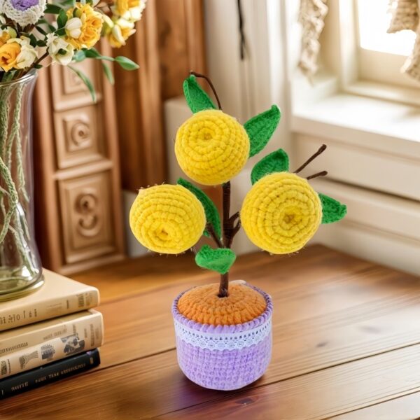 Yellow peach hand-crocheted flower desktop ornament, high-end home hand-knitted wool decoration, gift for family and friends, home wedding desk and coffee shop decoration