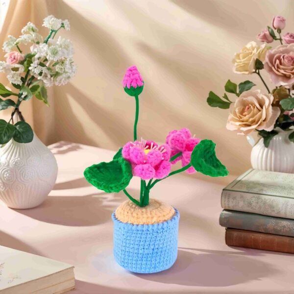 Hand-crocheted wool lotus and lotus leaf ornaments, crocheted wool artificial plants, hand-crocheted flowers, suitable for home rooms, dining tables, office decorations and birthday gifts for family and friends on anniversaries