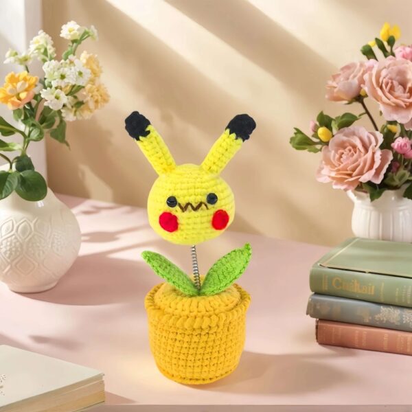 Cute little rabbit fashionable crochet flower ornament, small crochet flower potted artificial flower plant, suitable for office desk, home car dashboard, office decoration