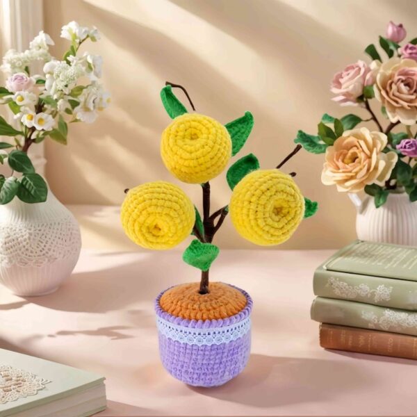 Yellow peach hand-crocheted flower desktop ornament, high-end home hand-knitted wool decoration, gift for family and friends, home wedding desk and coffee shop decoration