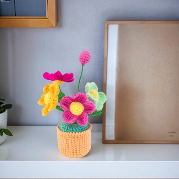 Crochet flowers, small potted knitted flowers suitable for car instrument panels, cute car crochet center console decoration, handcrafted traditional home decoration (pink and red)