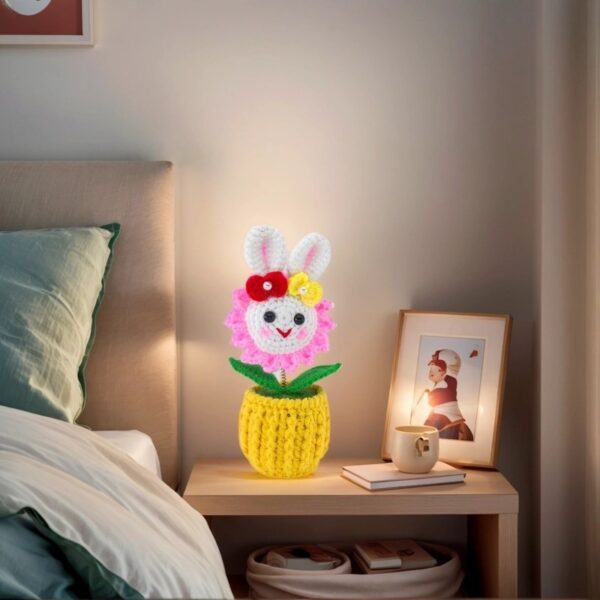 Beautiful little white rabbit hand-crocheted desktop ornament, smiling little rabbit home decoration, small potted artificial flower plant, desktop home car dashboard decoration