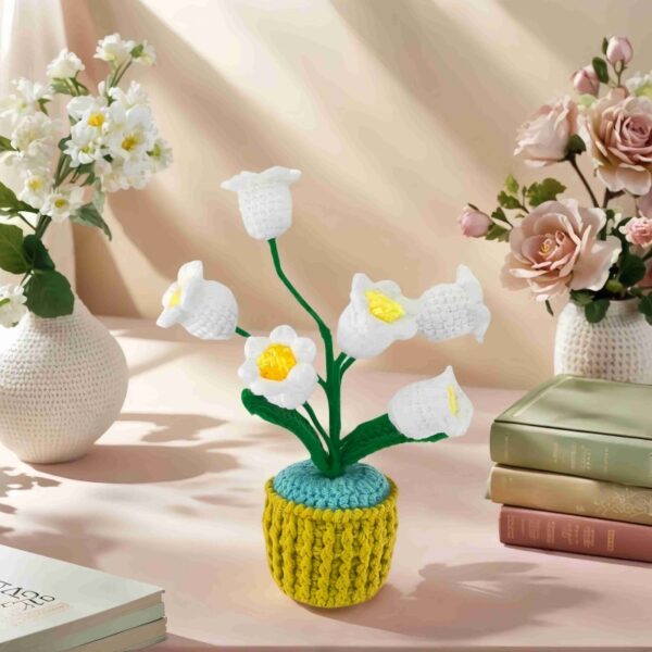6 White Lily of the Valley Flowers Wool Handmade Desktop Ornaments, Cute Hand-crocheted White Lily of the Valley Flower Pot (Emotional Support Plant), Gift for Family/Friends/Teachers