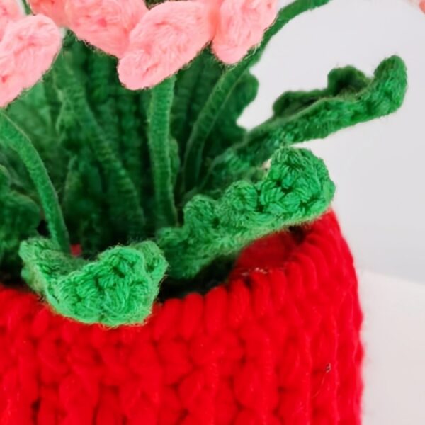 Hot sale 6 pink handmade wool crochet flower pots desktop ornaments fashionable home decorations crochet flower pots, handmade crochet flower plants, high-end desktop decorations, noble crochet flower pots, crochet gifts for plant lovers